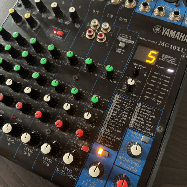Yamaha MG10XU Mixing Console - Image 3